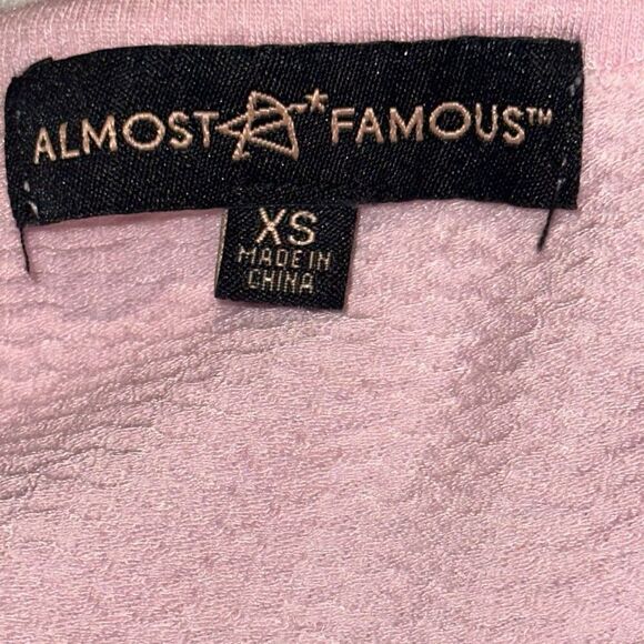Almost Famous Pink Lace-up Textured Waffle Knit Cap Sleeve Top Ladies XS - Picture 3 of 9